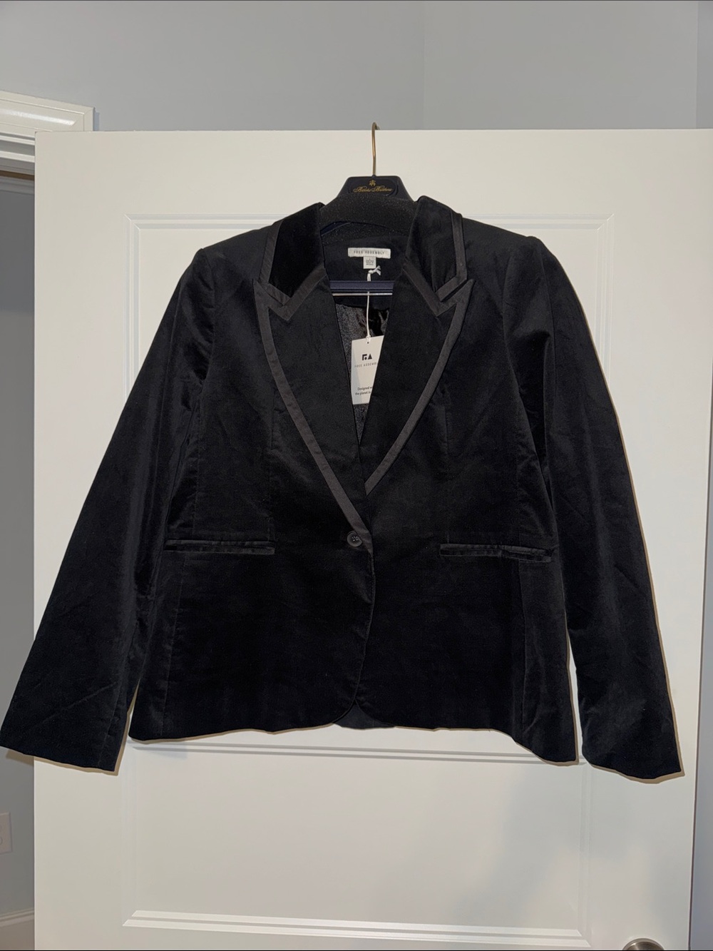 Black Velvet Single-Button Blazer with Satin Trim